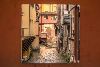 피엘라 거리의 작은 창 - 레노 운하 (피네스트렐라 디 비아 피엘라 - 카날레 디 레노)